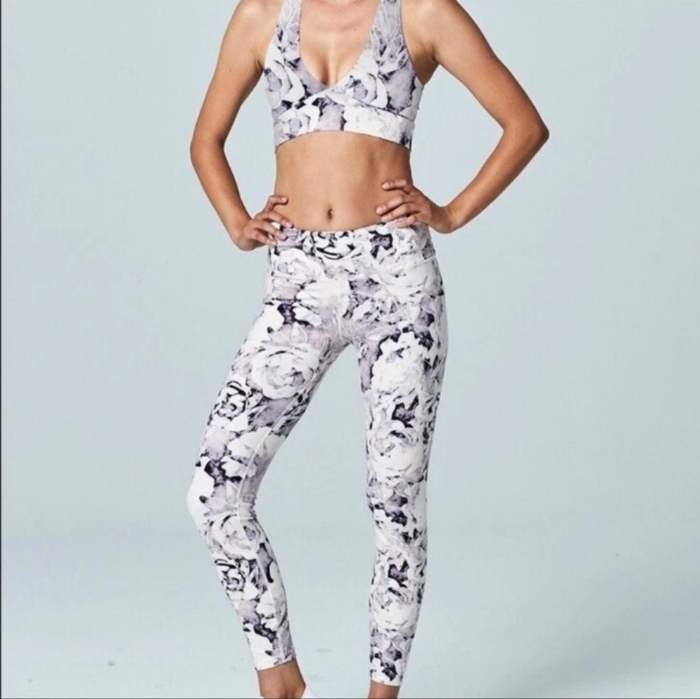 Varley Set Crenshaw Tight Ink Vintage Floral. Bra and Leggings Set
